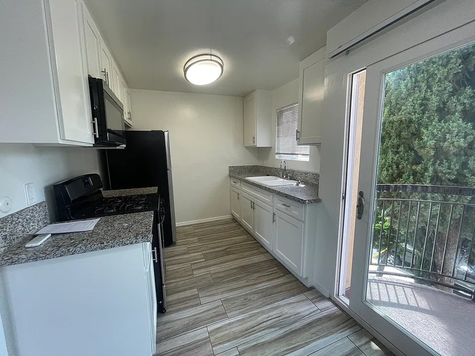 1726 Garfield Pl #8