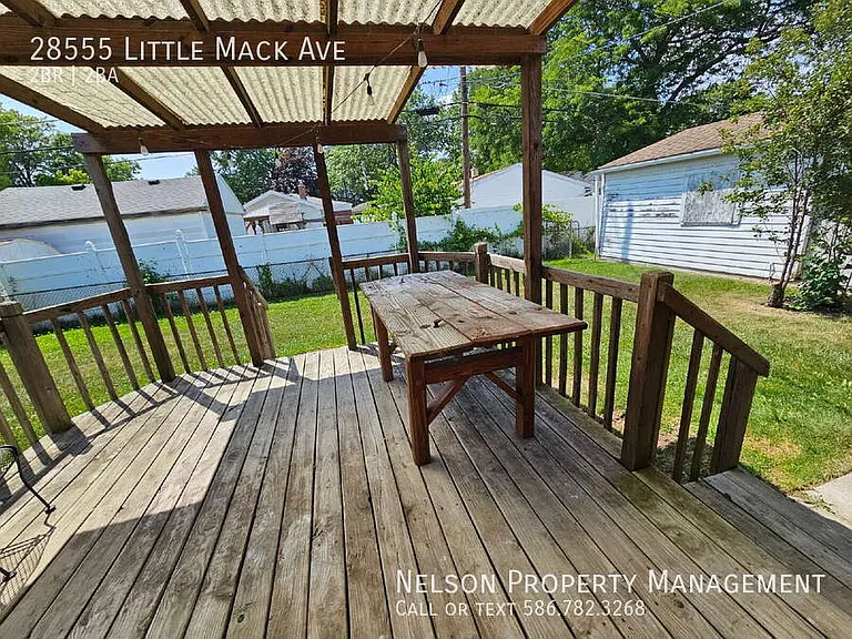 28555 Little Mack Ave — Photo 21