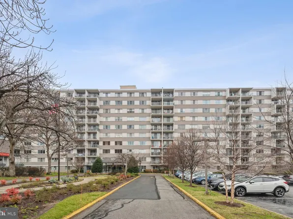 4977 Battery Ln #1402, Bethesda, MD 20814