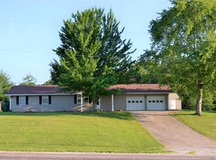 1391 Merritt Rd, Jacksonville, IL 62650