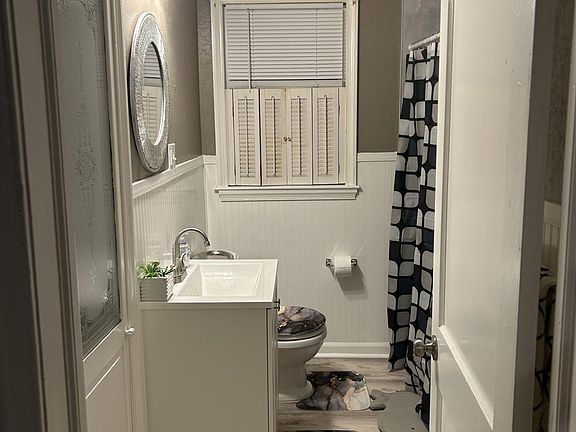 Bathroom 1.