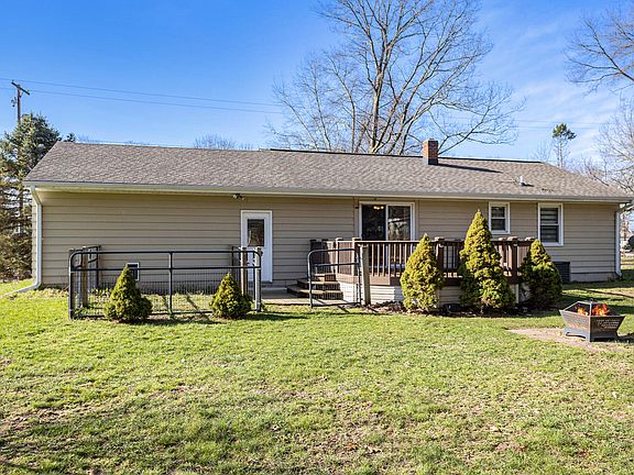 3rd image of 1511 Forest Dr