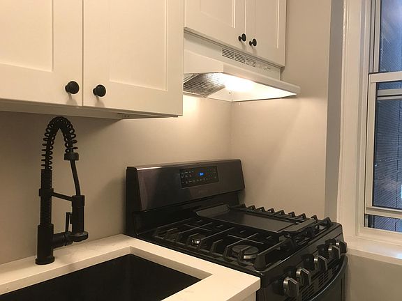 4th image of 90 Bryant Ave APT 2CB