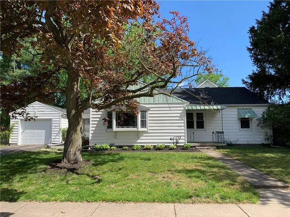 403 W Filbert St, East Rochester, NY 14445