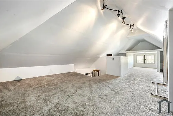 410 Eureka St — Photo 21