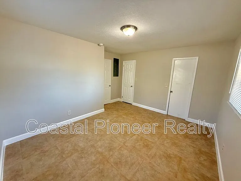 3944 E Eden Roc Cir — Photo 18