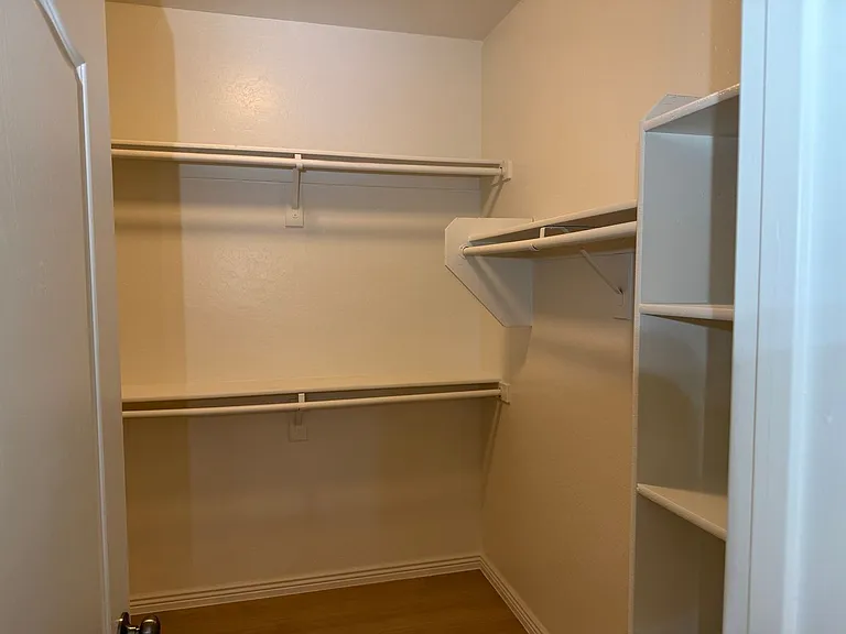 1682 E Fontana Dr — Photo 7