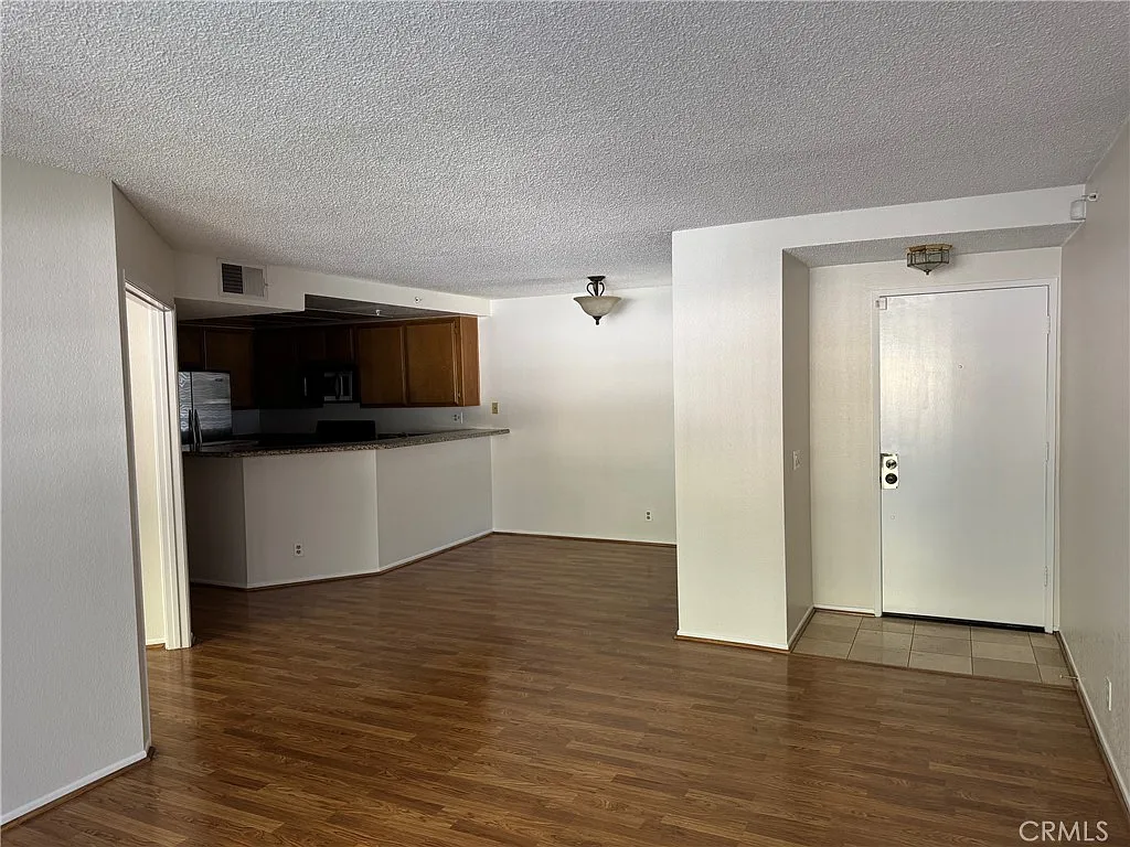 2 bed, 1007 sqft, $2,800 — Photo 3
