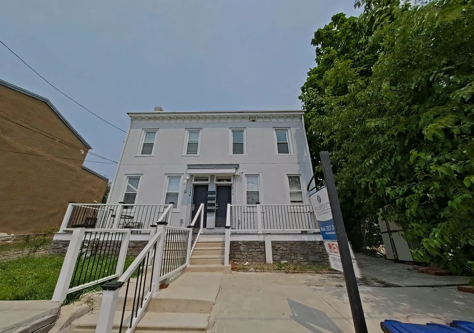 610 E 9th St — Photo 1