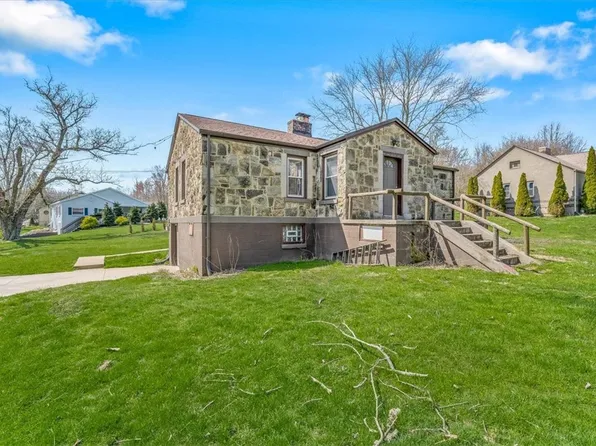 2660 Longview Rd, Hermitage, PA 16148