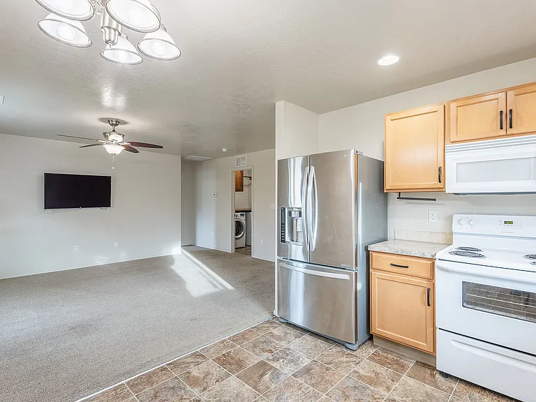 143 E Rose Lake Dr — Photo 16