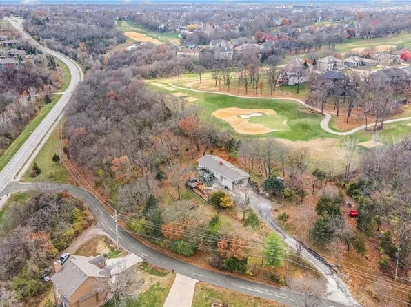 9100 Woodland Ct, Lenexa, KS 66220