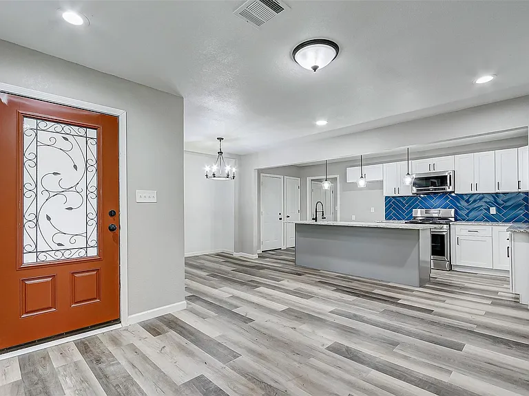 5914 Carew St — Photo 6