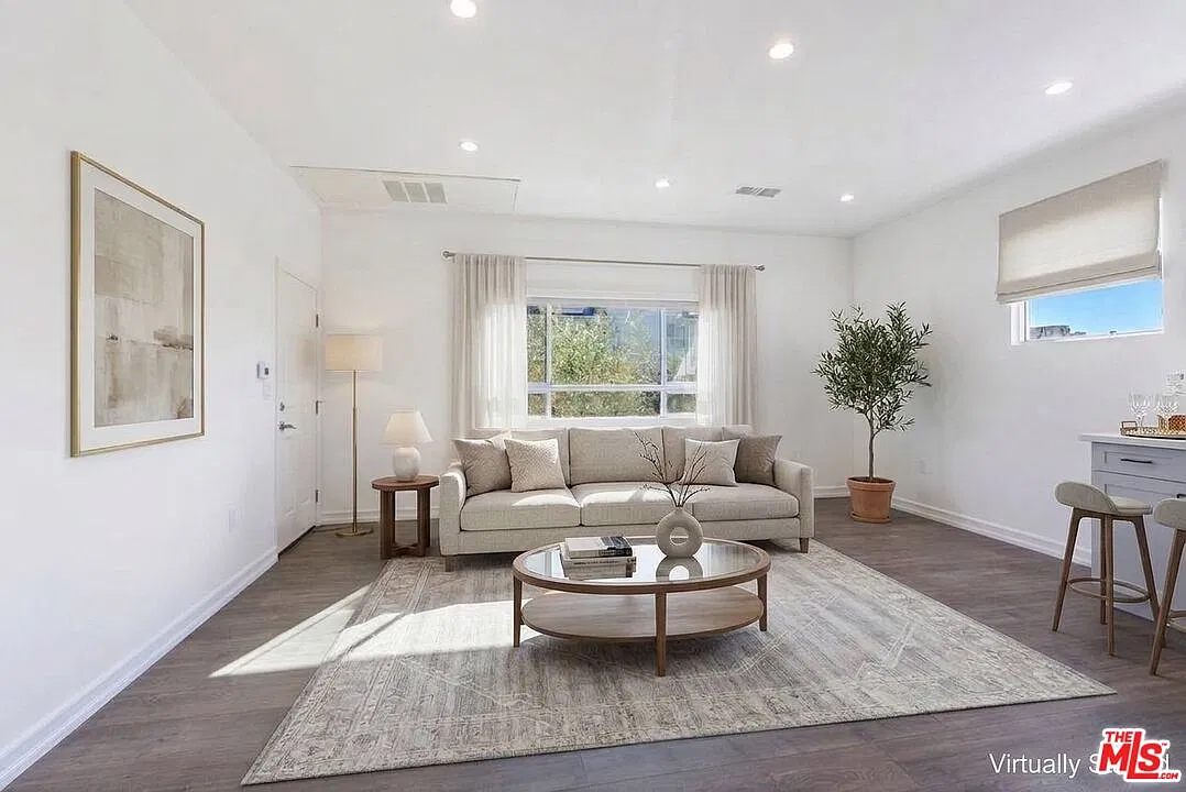 2 bed, 1.0 bath, $2,850 — Photo 2