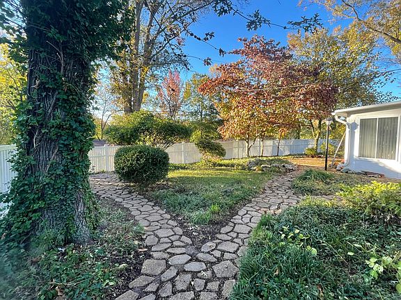 3rd image of 1549 Eastham Dr