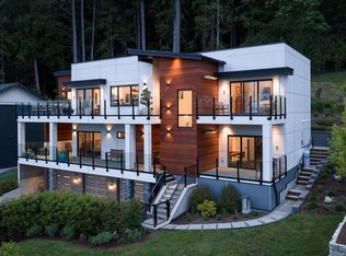 10900 Greenpark Dr, North Saanich, BC V8L 5N5