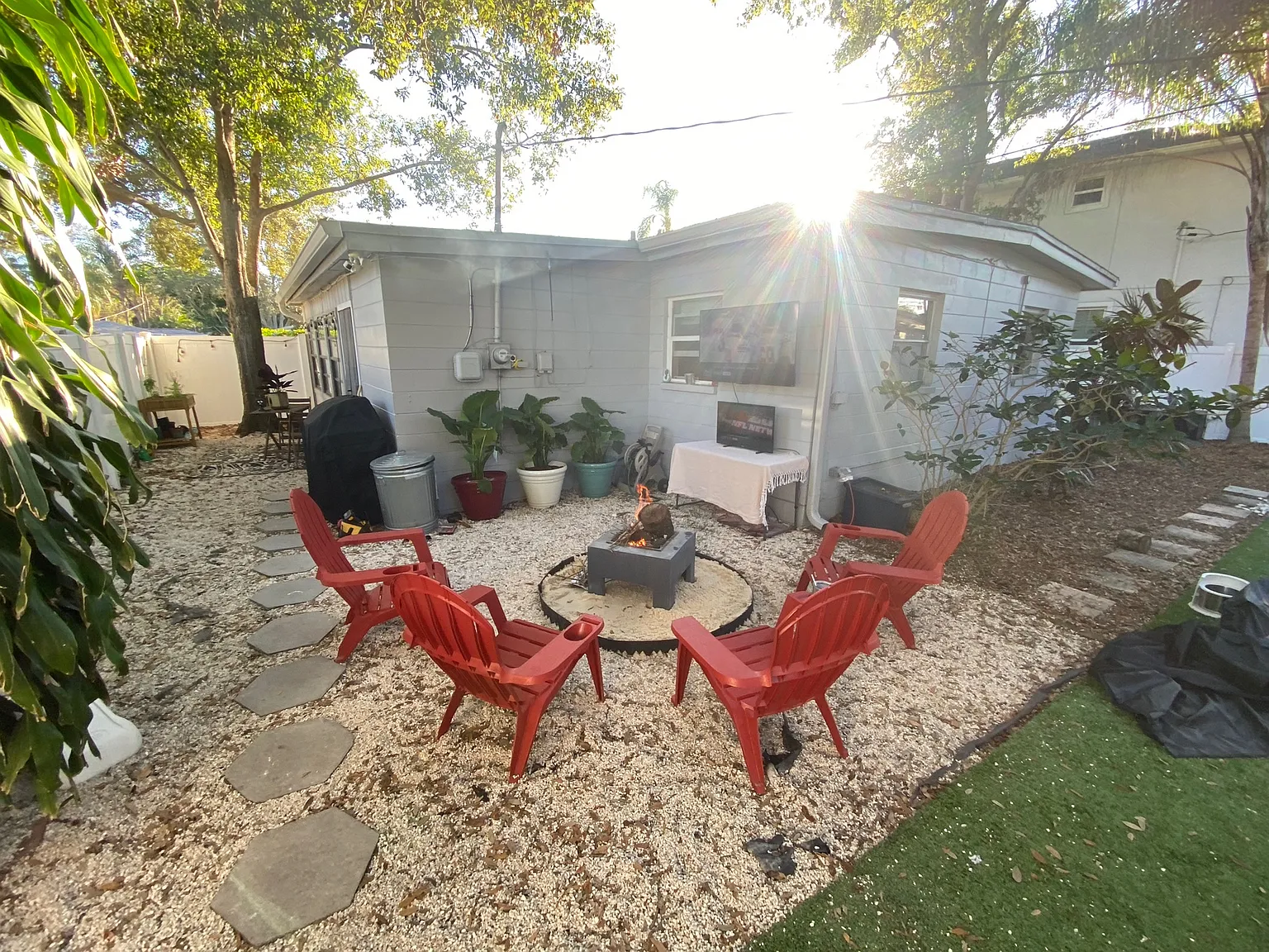 3 bed, 1000 sqft, $2,600 — Photo 3