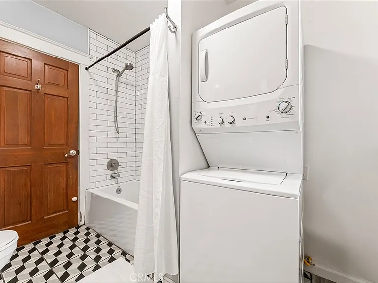 736 N Redonde Ave — Photo 21
