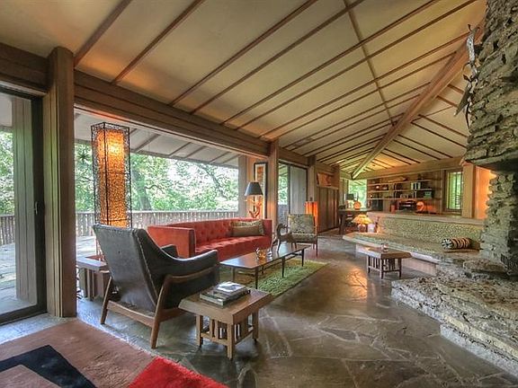 4th image of 1029 Creekside Ln