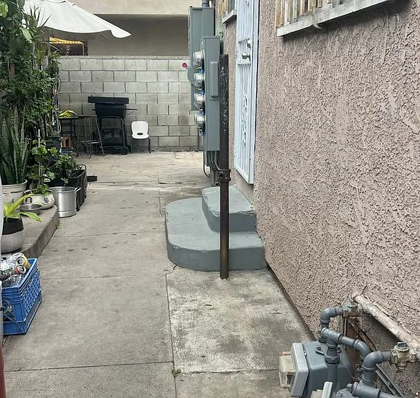 8330 S Figueroa St — Photo 18