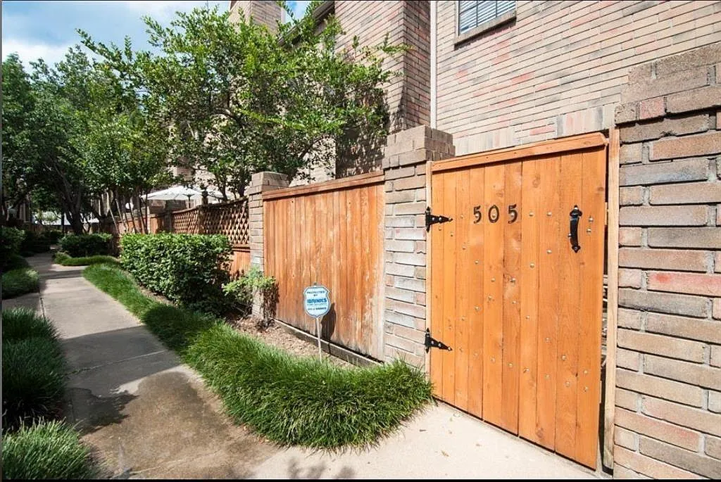 2 bed, 2.5 bath, 1520 sqft, $1,750 — Photo 2