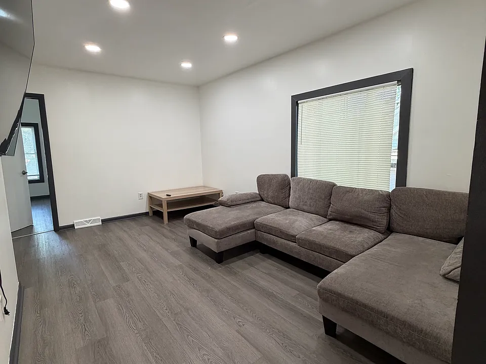 51 Walnut St #2