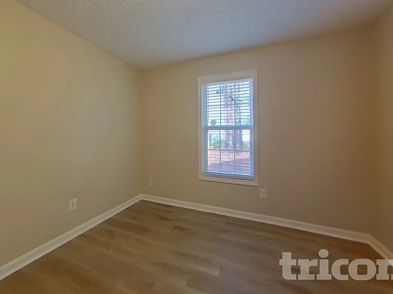 20 E Lawn Dr — Photo 12