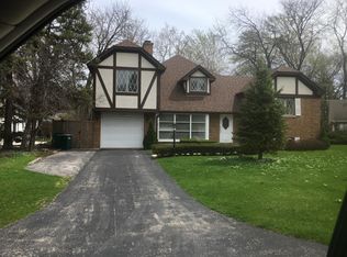 3203 Sprucewood Rd, Wilmette, IL 60091