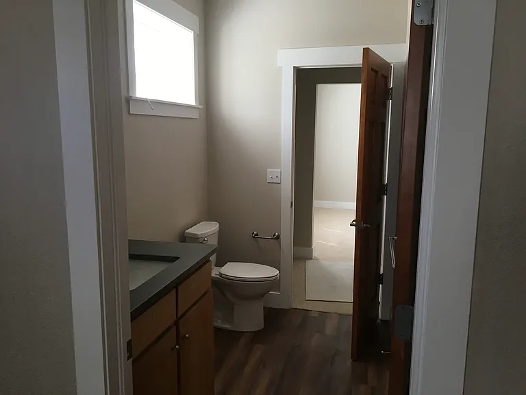 912 Kimbark St — Photo 7