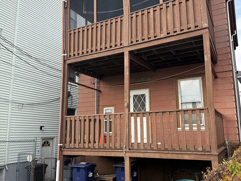 215 Lexington St #3 — Photo 13