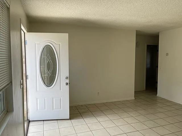 21130 Santa Barbara Dr #4 — Photo 6