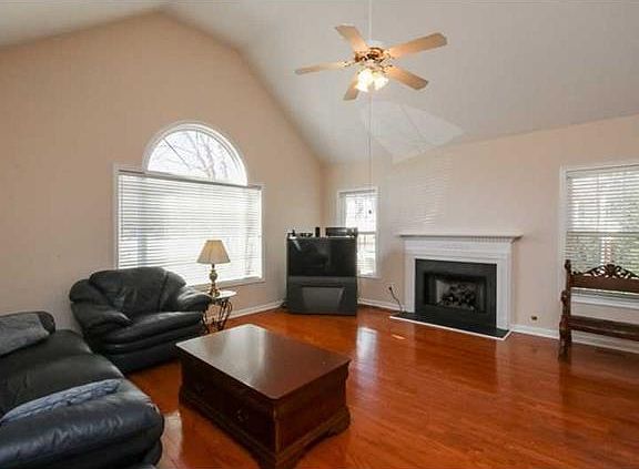 2nd image of 1375 Fountain Cove Ln