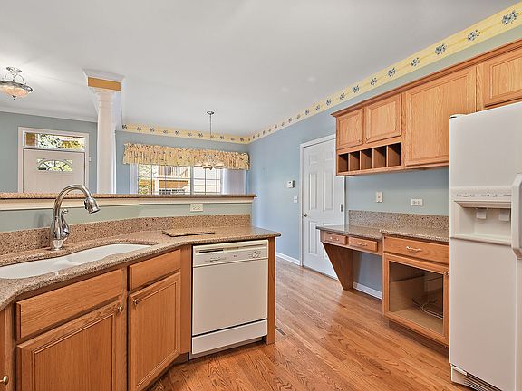 4th image of 83 Spyglass Cir