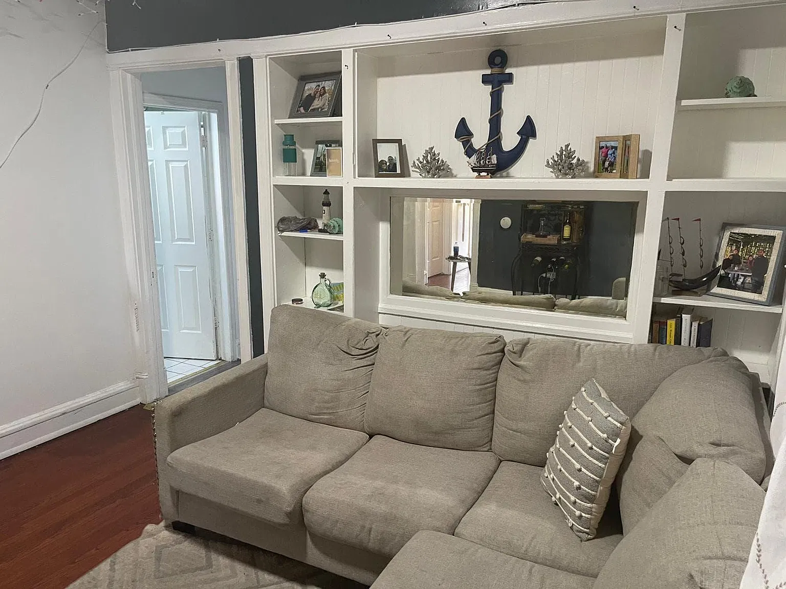 3 bed, 1.5 bath, 1200 sqft, $2,185 — Photo 1