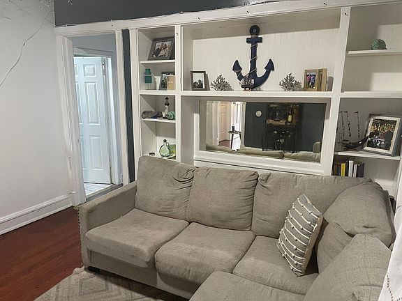 2nd image of 3-4615 N Clark St #3