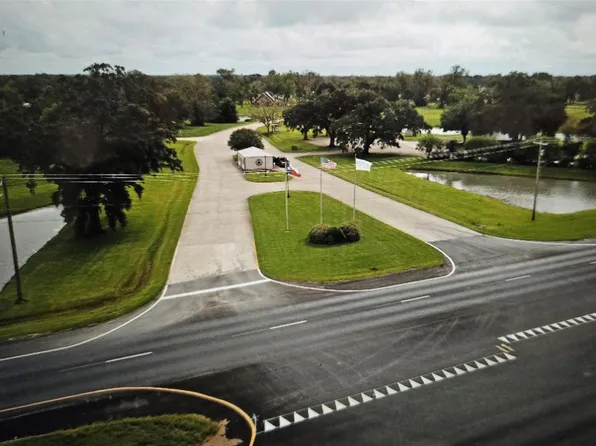 212 Middle Bayou Trl, Angleton, TX 77515