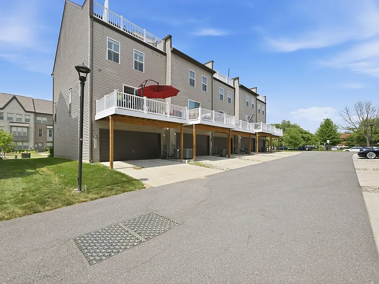 9553 Capital Ln #1 — Photo 3