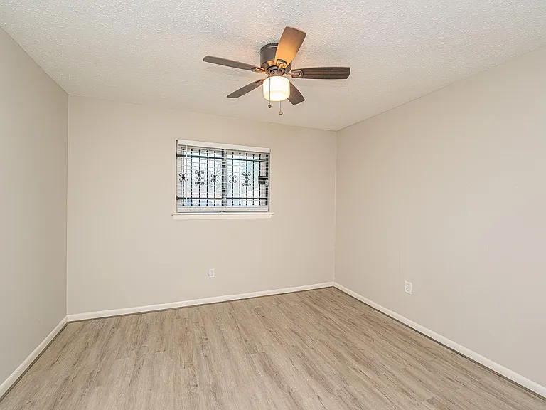 8124 Beech Cove Ln — Photo 12