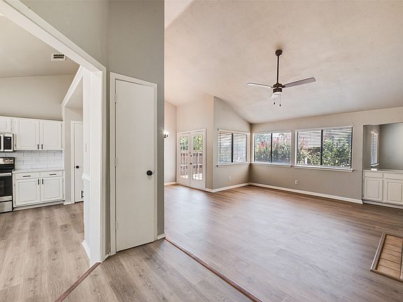3rd image of 3305 Fairview Dr