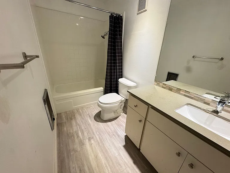 100 Kinross Dr #9 — Photo 6