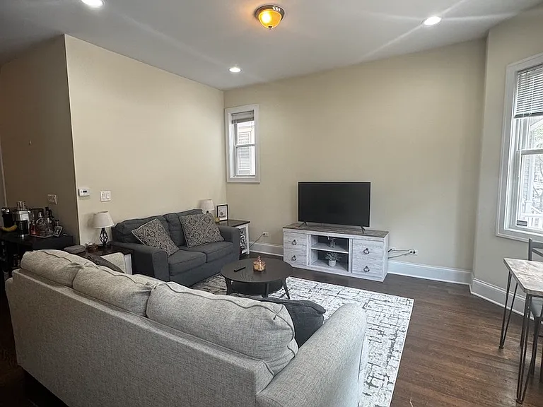 2619 N Southport Ave #1F — Photo 2