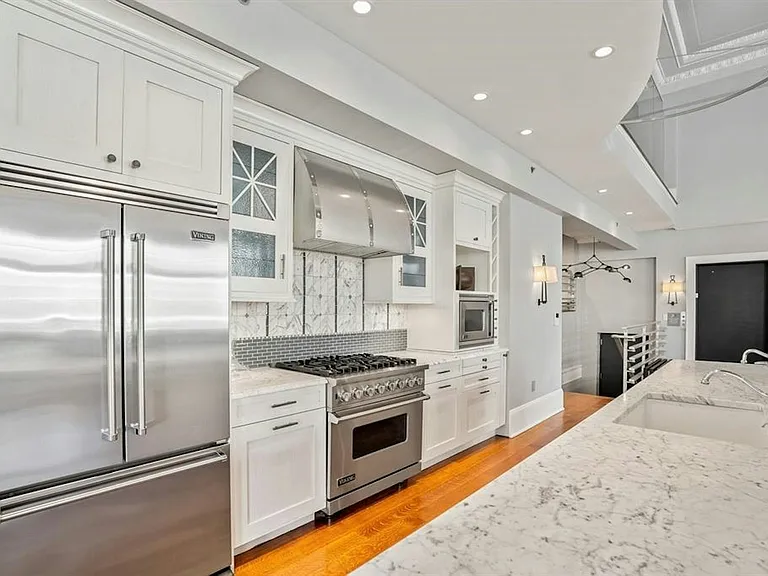 313 1st St #PENTHOUSE — Photo 6