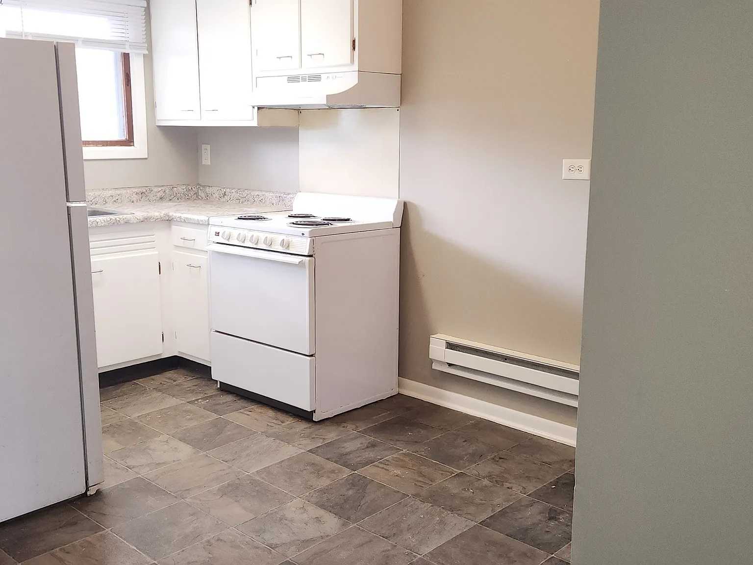 1723 Maple Ln — Photo 3