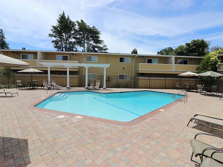 Mountain View Apartments — Photo 13