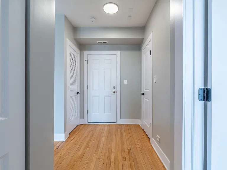 6239 N Western Ave #202 — Photo 5