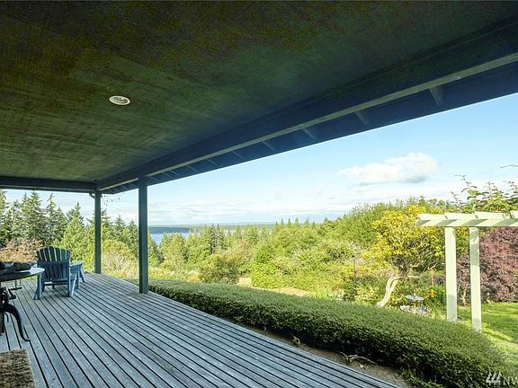 3rd image of 132 Marilyn Ct