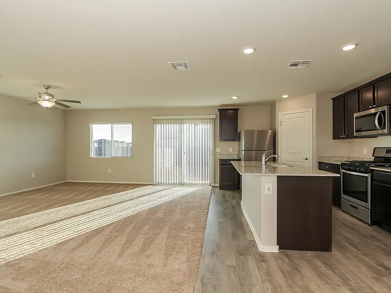 7084 S Victor Dr — Photo 3