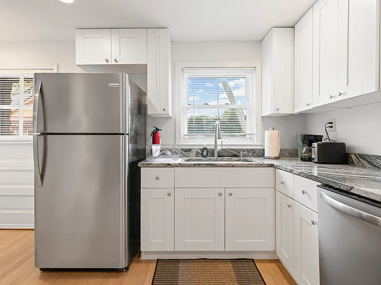 1011 W 38th St #A — Photo 13