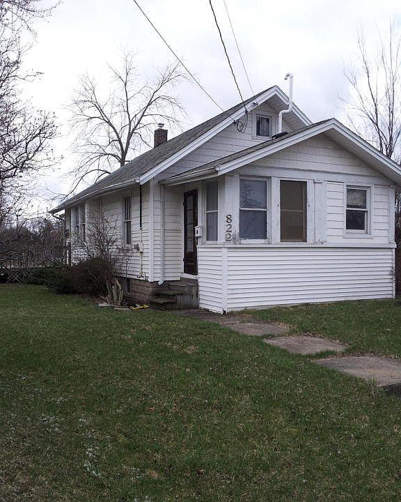2nd image of 822 E Mount Hope Ave