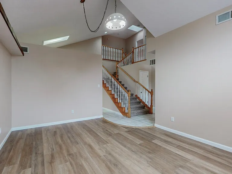 8405 Fairmont Dr NW — Photo 11